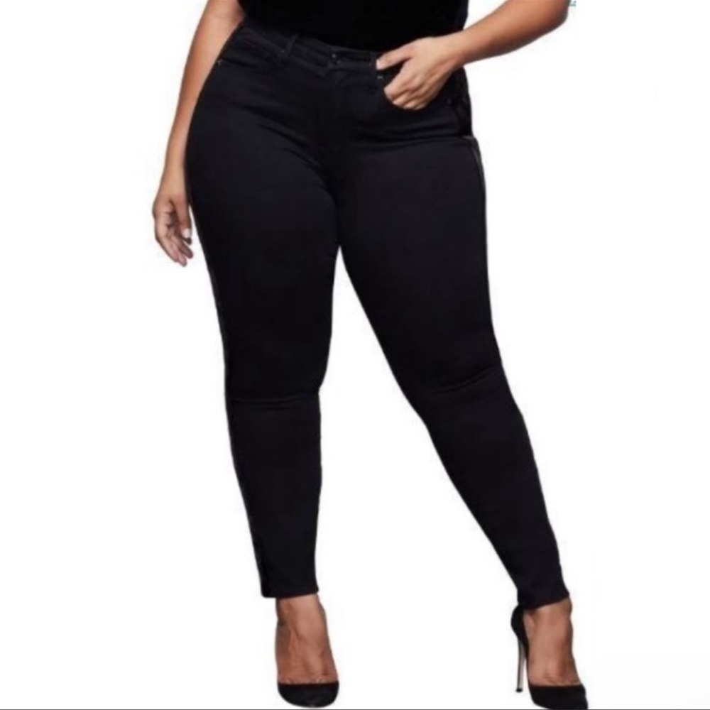 GOOD AMERICAN Good Legs Paneled Velvet Jeans‎